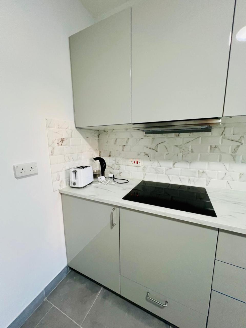 Tower Court Rooms Larnaca Bagian luar foto