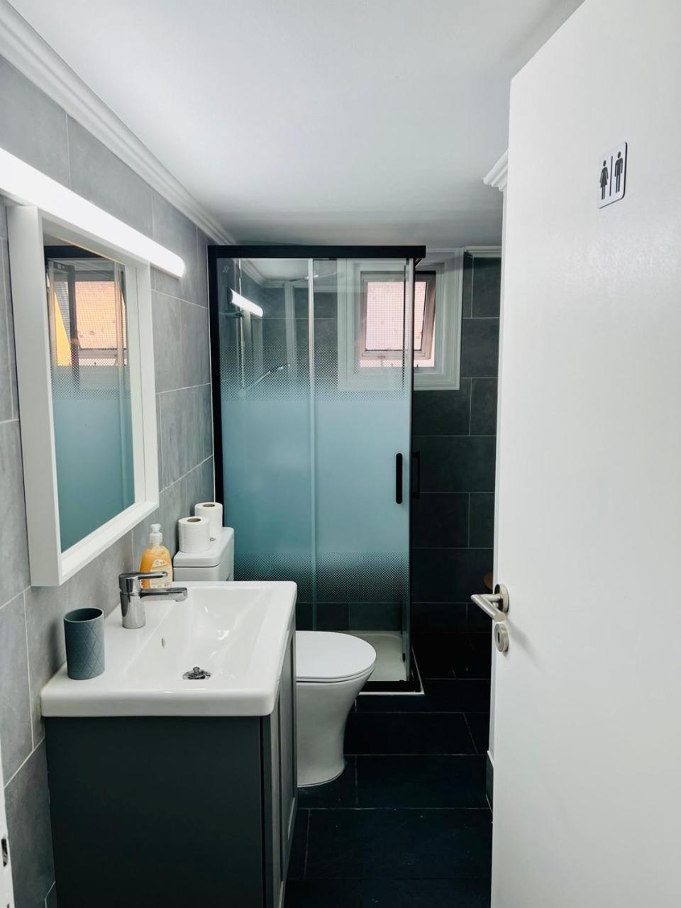 Tower Court Rooms Larnaca Bagian luar foto
