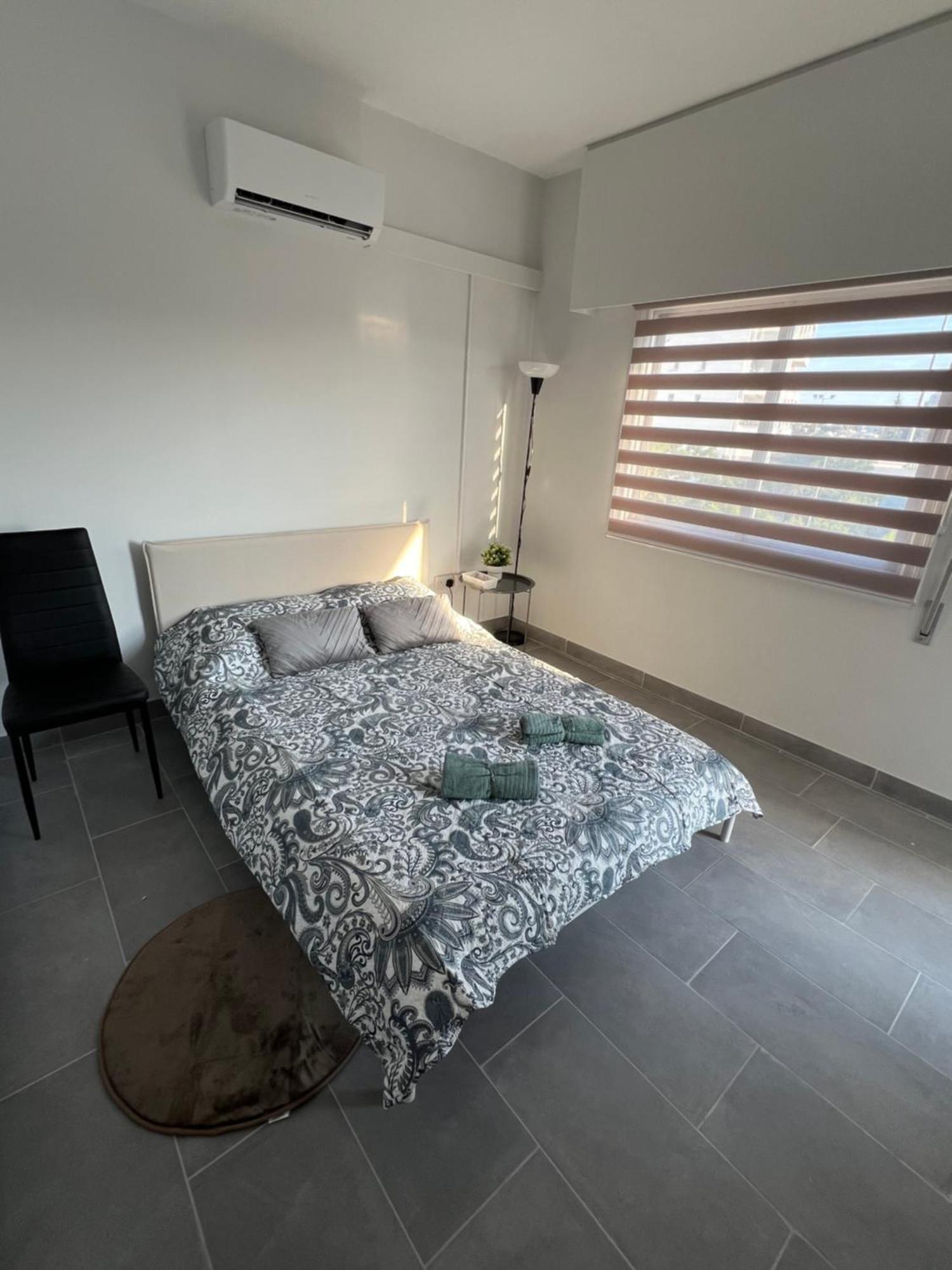 Tower Court Rooms Larnaca Bagian luar foto
